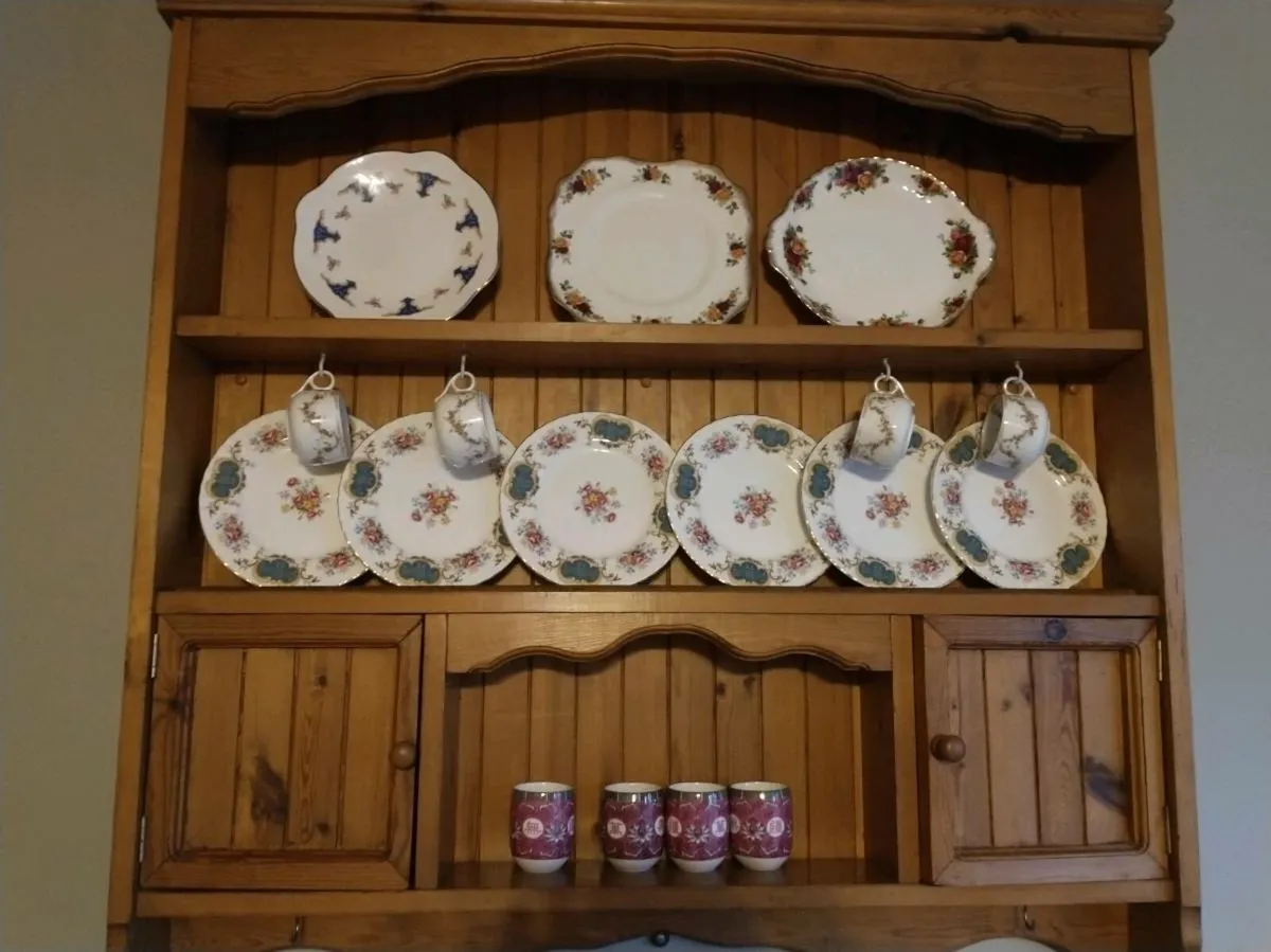 Wall dresser plate display - Image 1