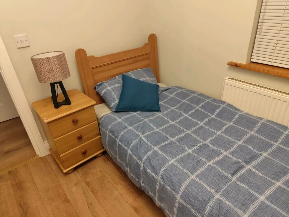 Single beds - Image 1