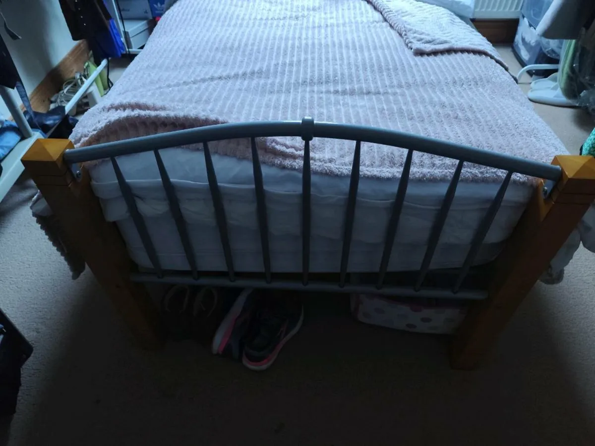 Single beds - Image 2