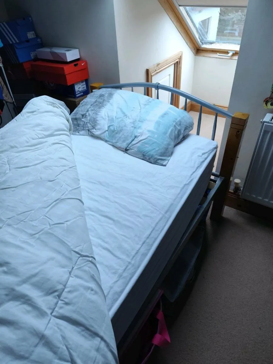 Single beds - Image 3