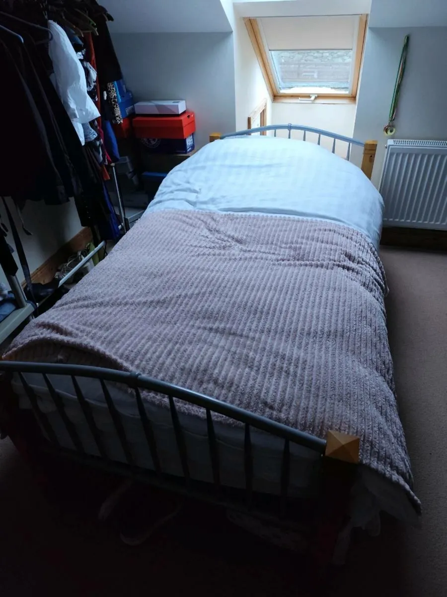 Single beds - Image 4
