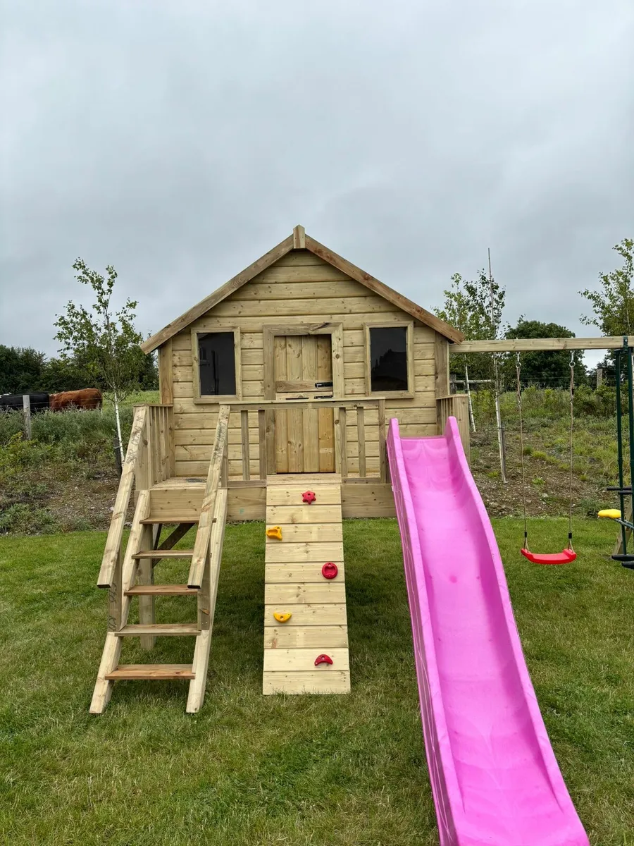 Playhouse with slide - Image 1