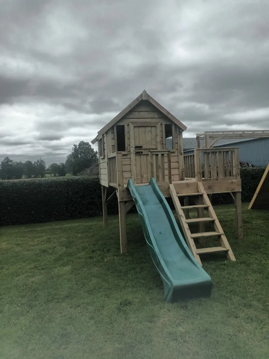 Playhouse with slide - Image 2