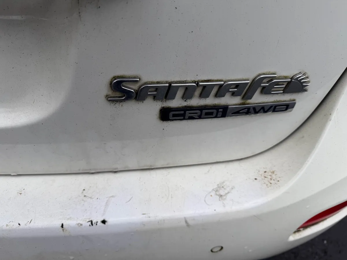 2011 Hyundai Sante fe spare/repair - Image 4