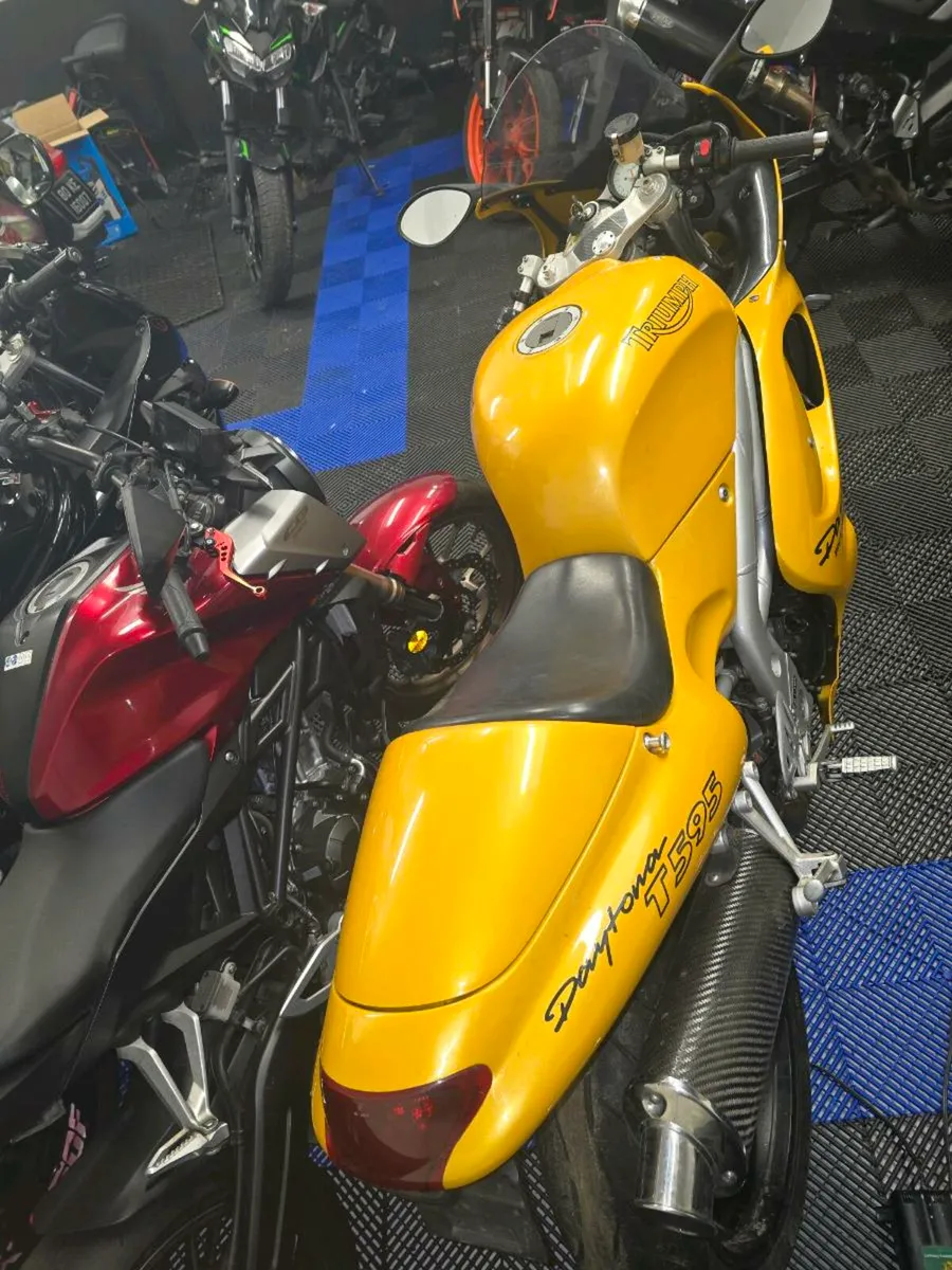 Triumph Daytona T595 - Image 3