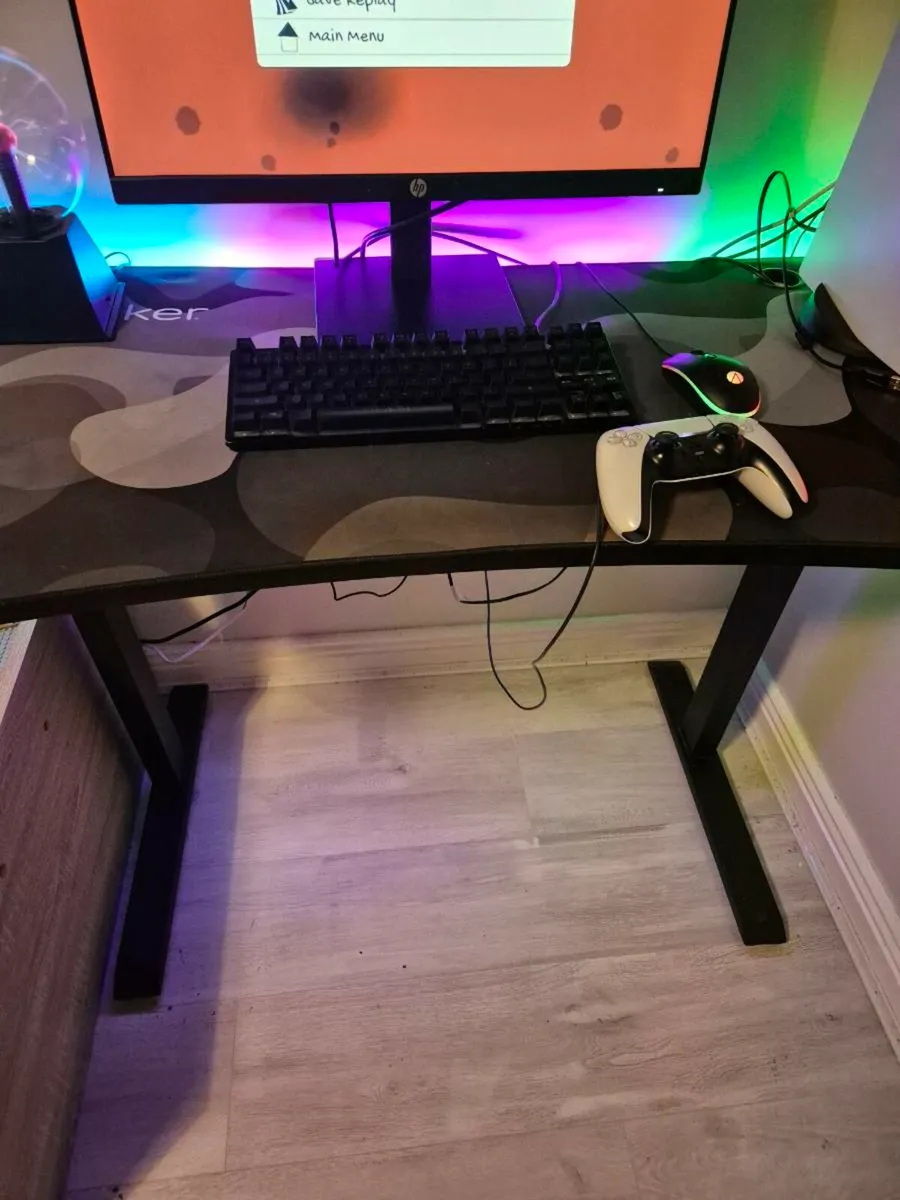 Gaming desk - Image 1