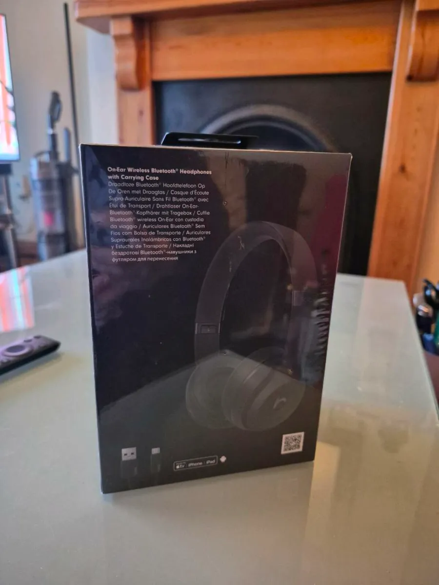 Beats SOLO 3 Headphones - Image 3