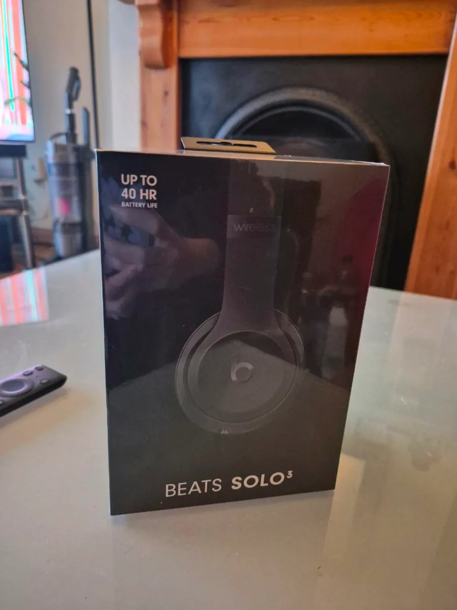 Beats SOLO 3 Headphones - Image 1