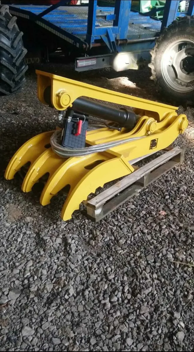 18 - 24 TON EXCAVATOR HYDRAULIC THUMB - Image 1