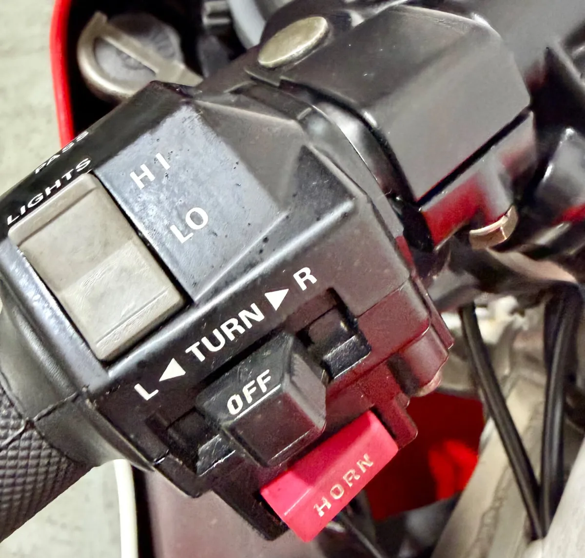 YAMAHA RZV 500 LC 1985 - Image 4