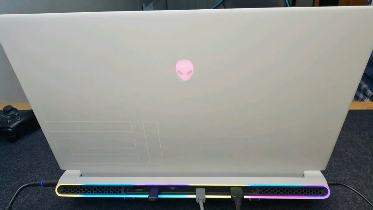 Alienware X15 R2 Gaming Laptop - Image 4