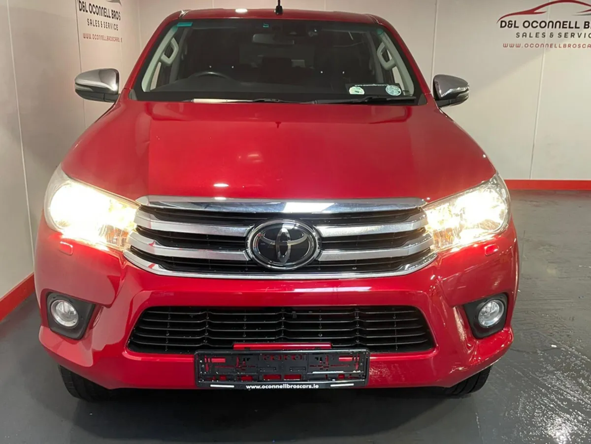 Toyota Hilux DOUBLE CAB SR5 4DR DREW - Image 3