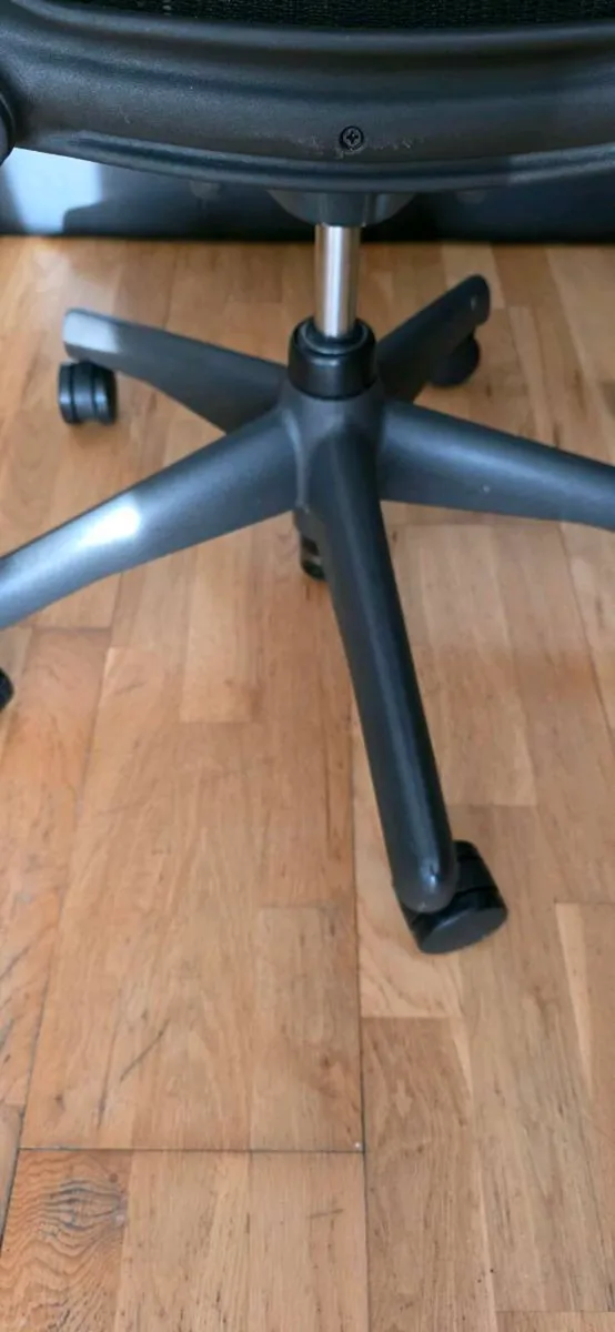 Herman Miller - Image 4