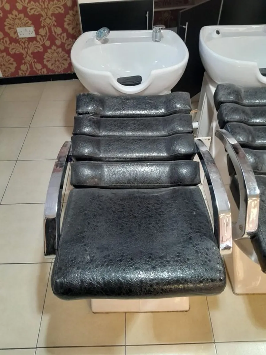 Salon contents - Image 2