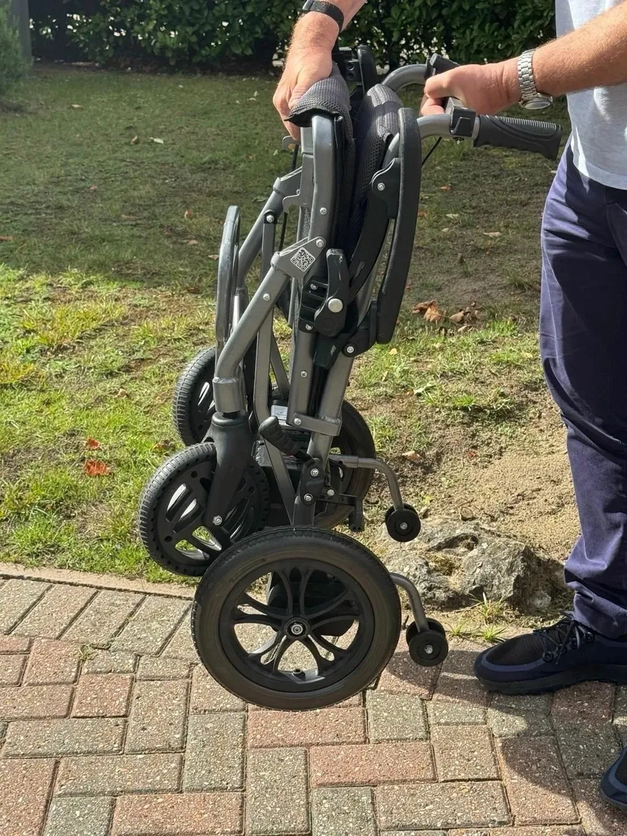 eFOLDi Navigator Power Wheelchair - Image 3