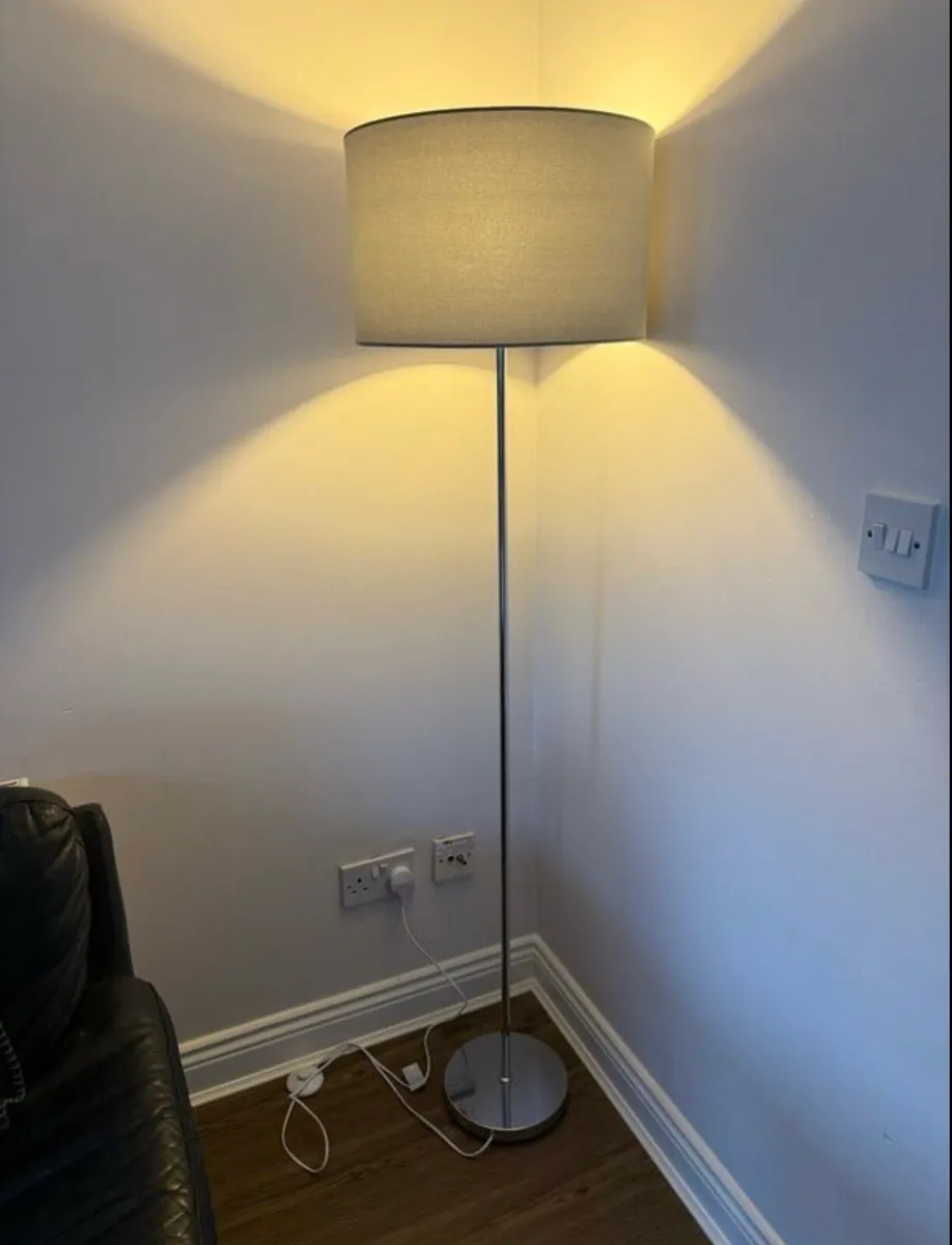 Grey velvet floor lamp, mint condition, like new - Image 2