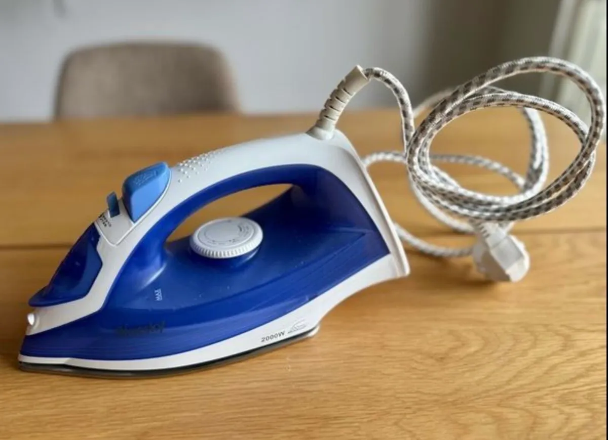 Steam iron, perfect working condition - Image 1