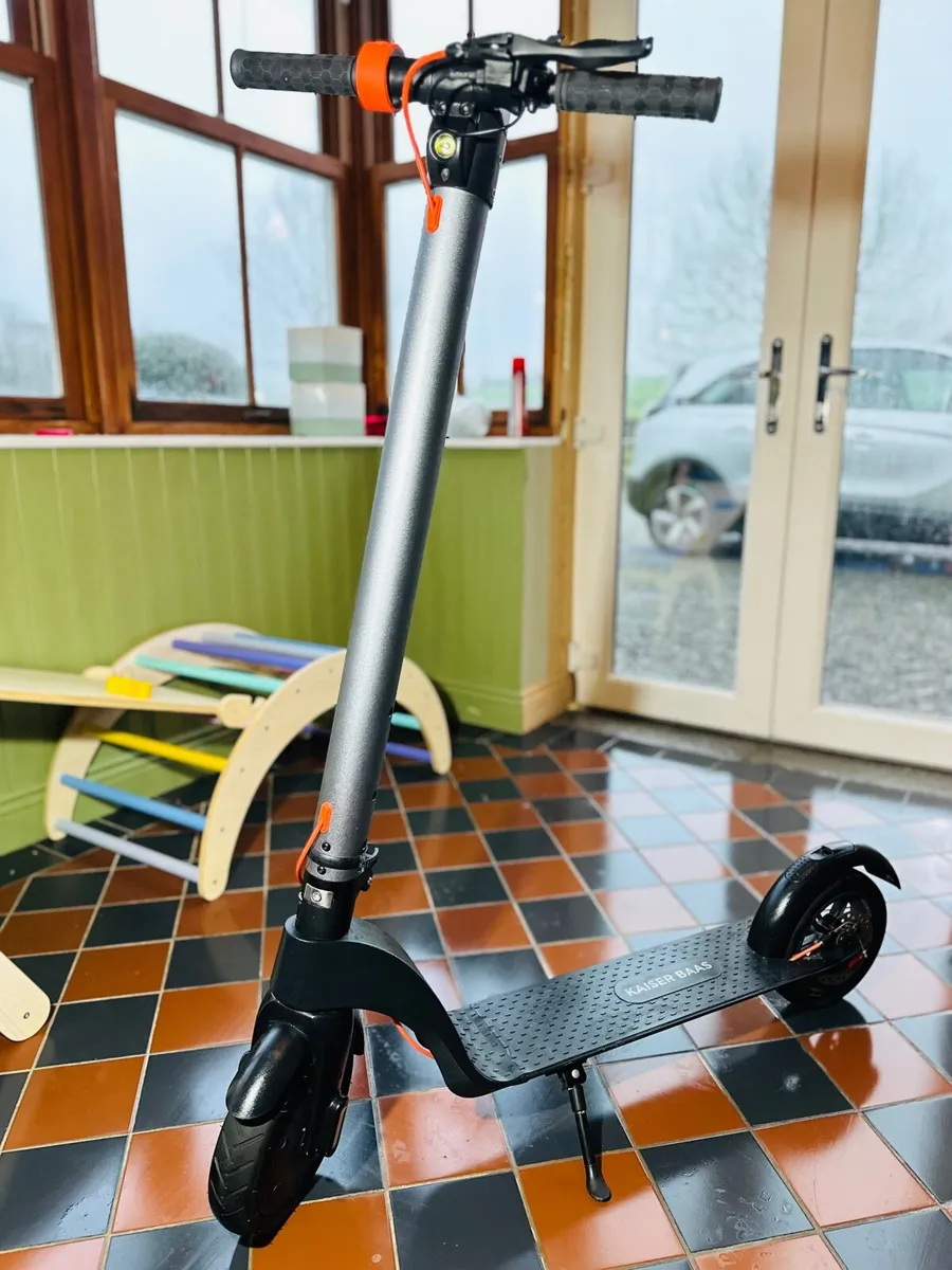 Kaiser Baas REVO E3 – 350W Electric Scooter – 25 k - Image 1