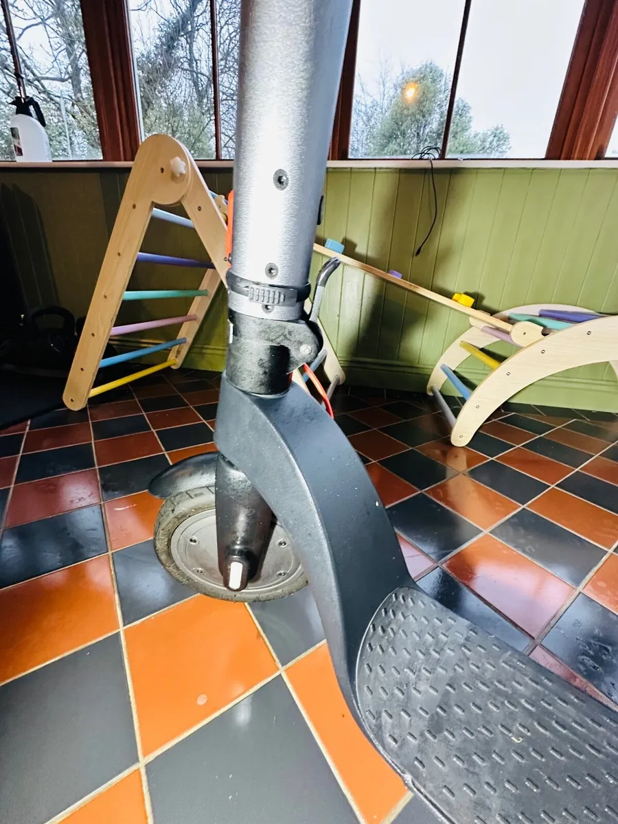 Kaiser Baas REVO E3 – 350W Electric Scooter – 25 k - Image 2