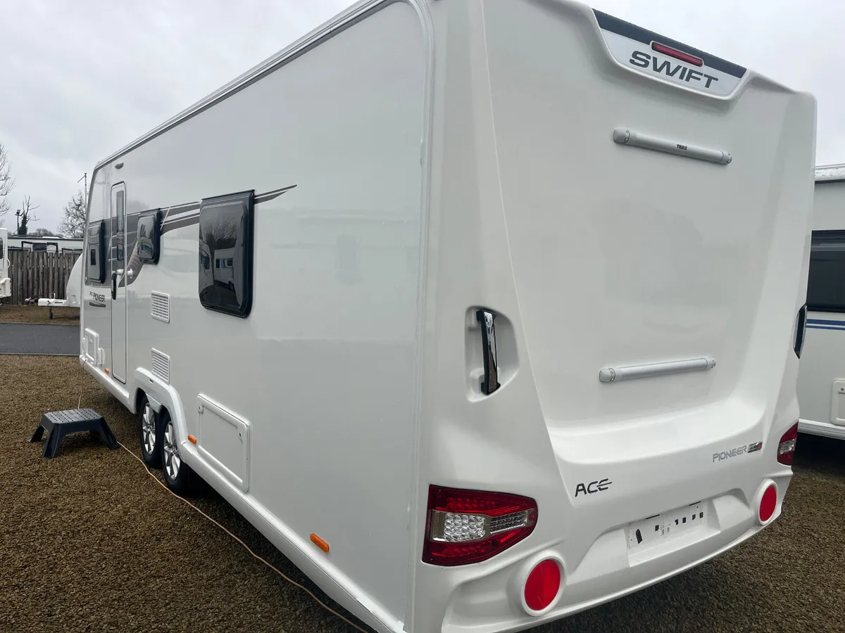 2022 SWIFT ACE PIONEER D/SPECIAL 6/7 BERTH CARAVAN - Image 3