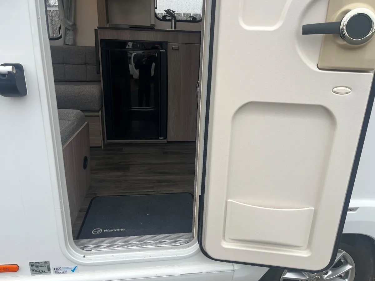 2023 SWIFT MAJOR 4 EB 4/5 BERTH ISLAND BED CARAVAN - Image 4