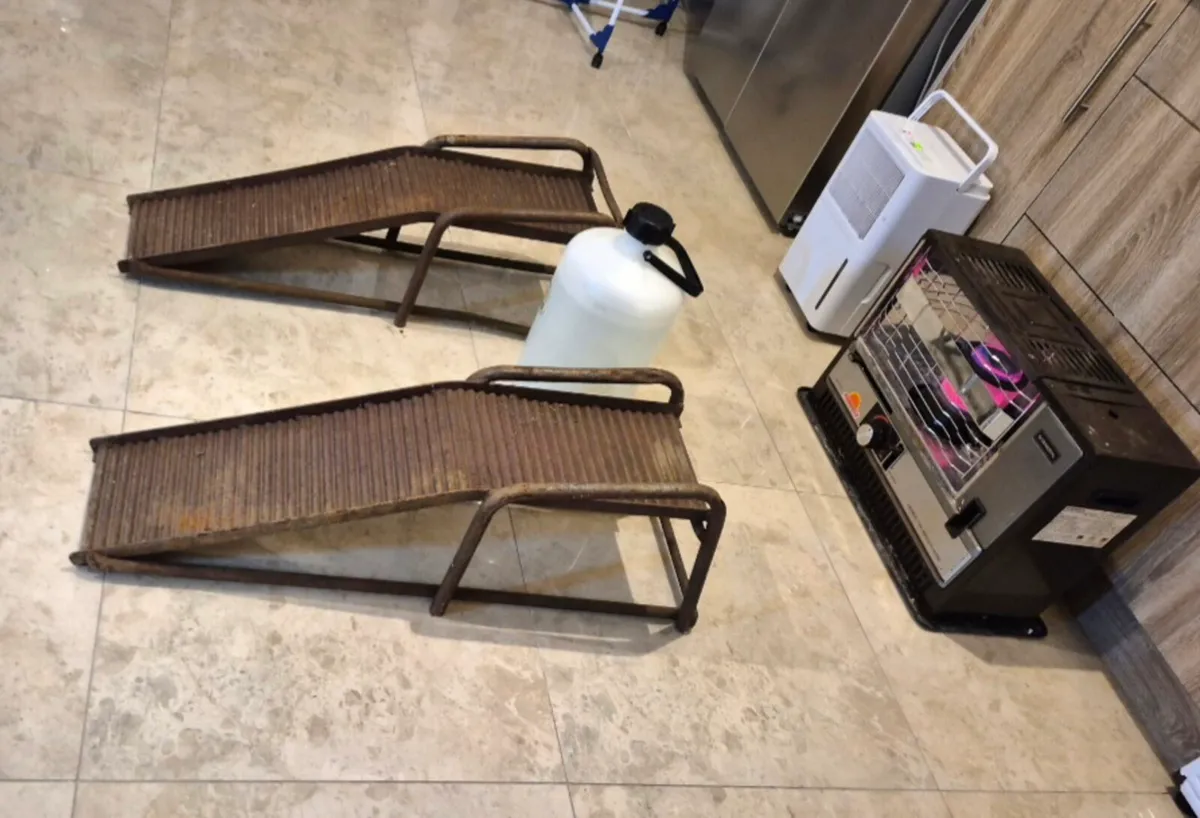 2 TONNES CAR RAMPS Weight Capacity: These ramps CA - Image 4