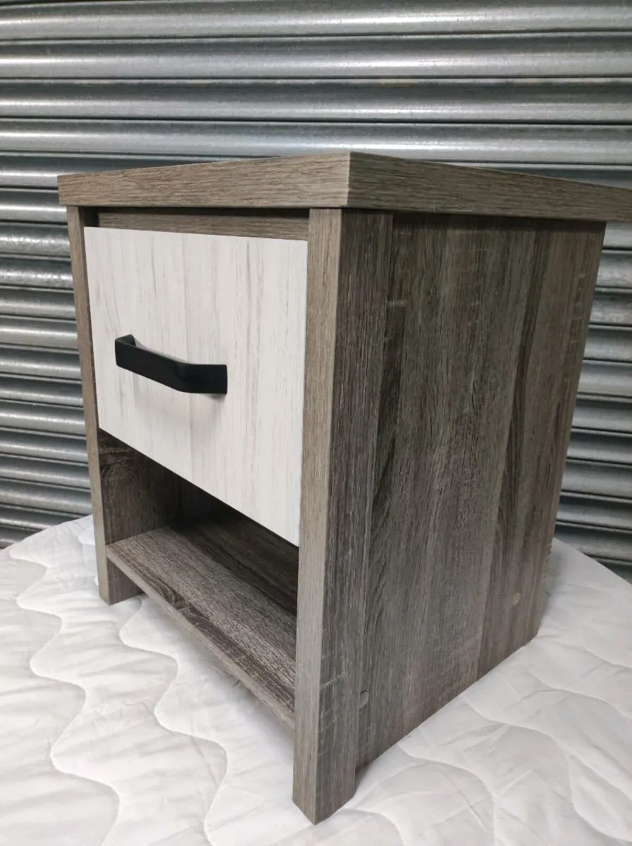 Various bedside lockers🚚 - Image 1