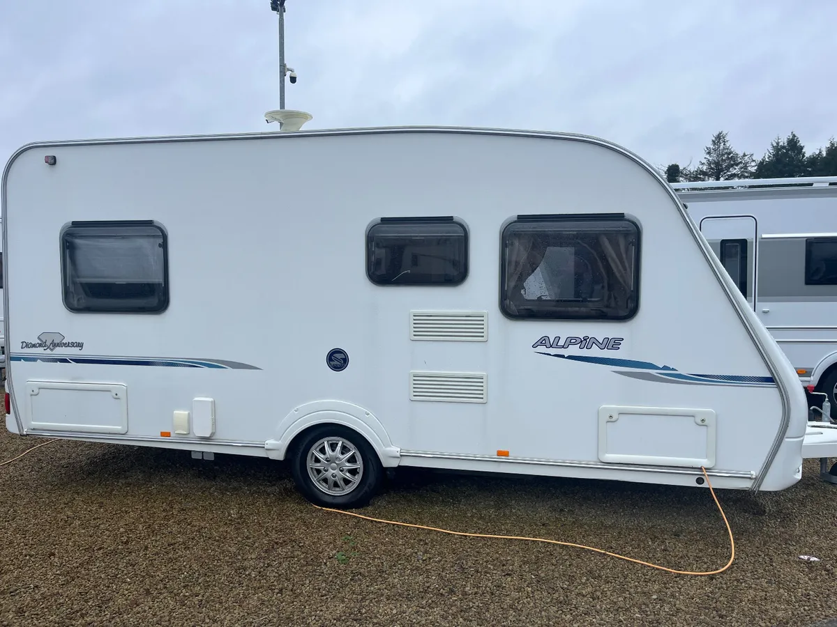 2009 SWIFT SPRITE ALPINE 4 4/5 BERTH CARAVAN!! - Image 3