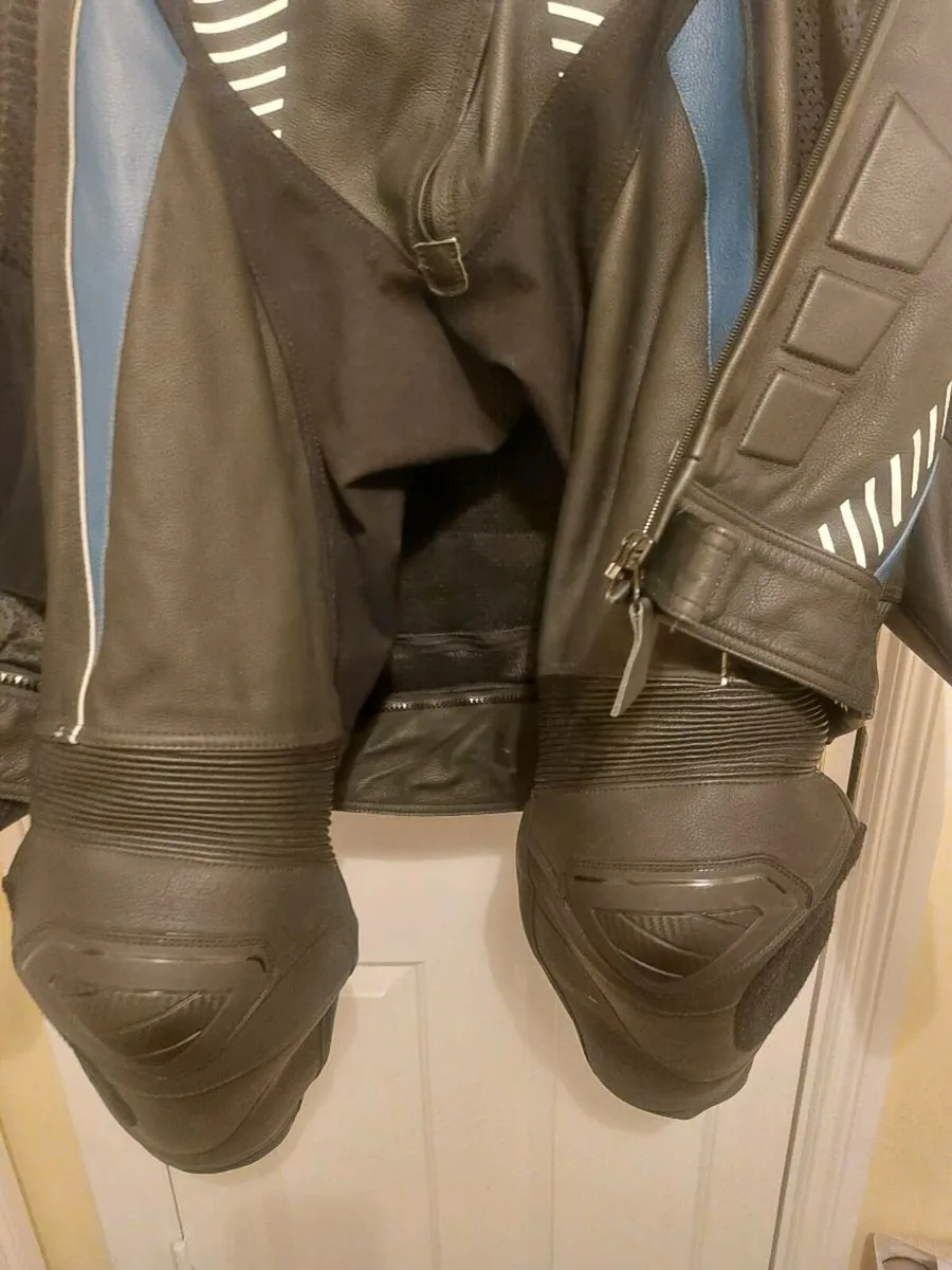 Motorcycle leathers - Image 2