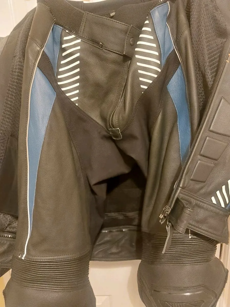 Motorcycle leathers - Image 4