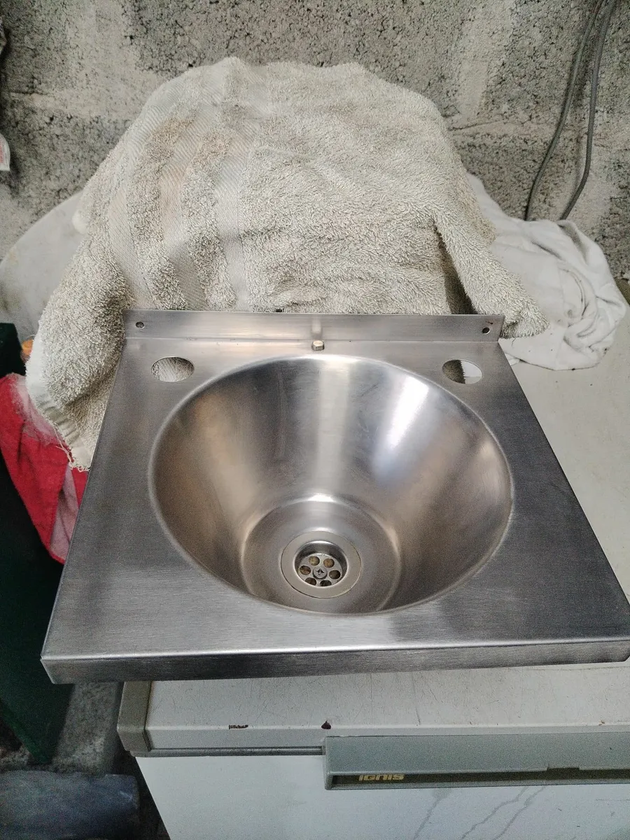 Stainless steel sink - Image 1