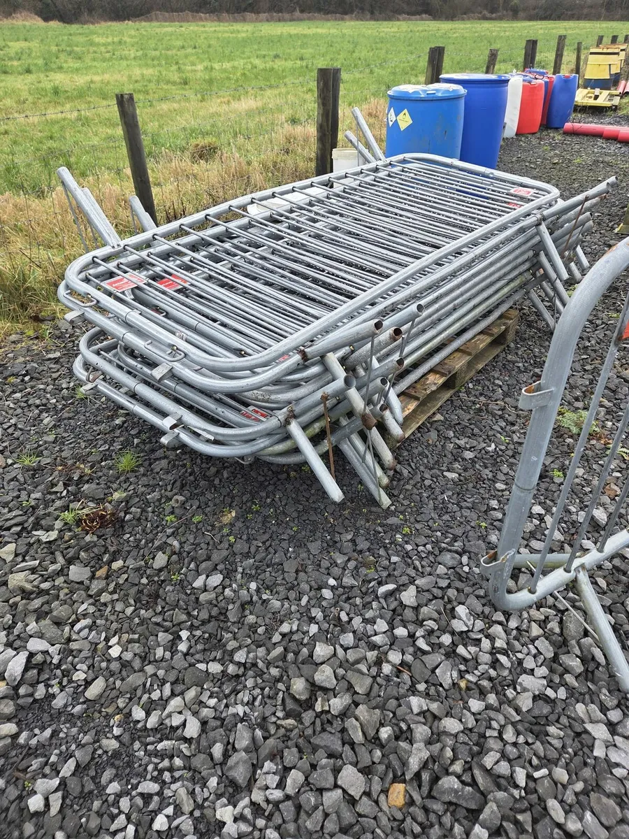 Crowd Control Barriers - Image 2