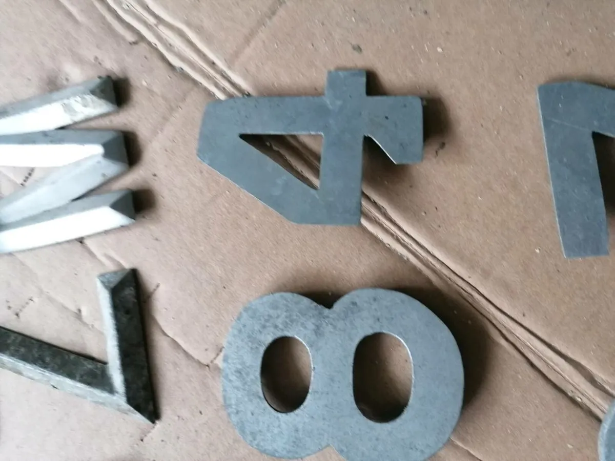 Vintage car metal letters/numbers - Image 2