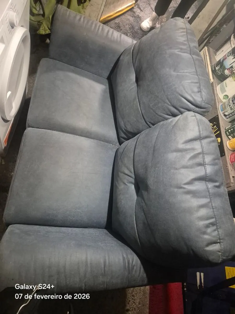 FREE: Navy Blue Sofa - Excellent Condition - Mallow catchy title
