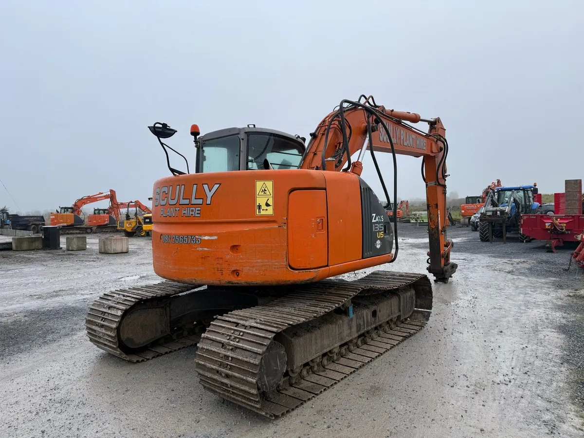 Hitachi ZX135-1 - Image 4