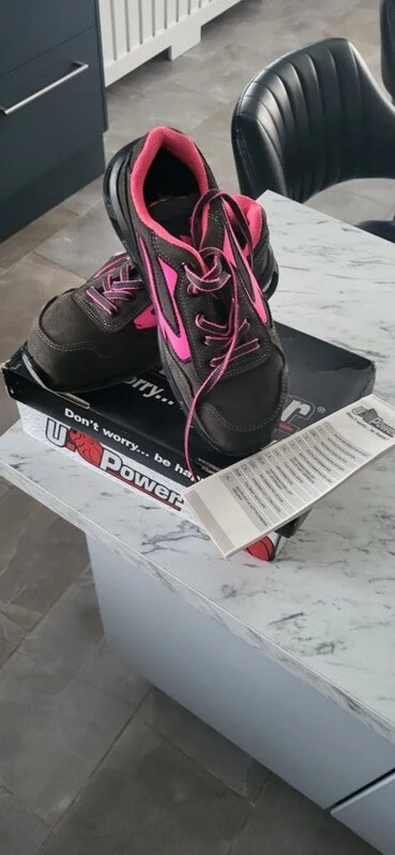 Safety Shoe/Trainer Size UK5/EU38 - Image 1