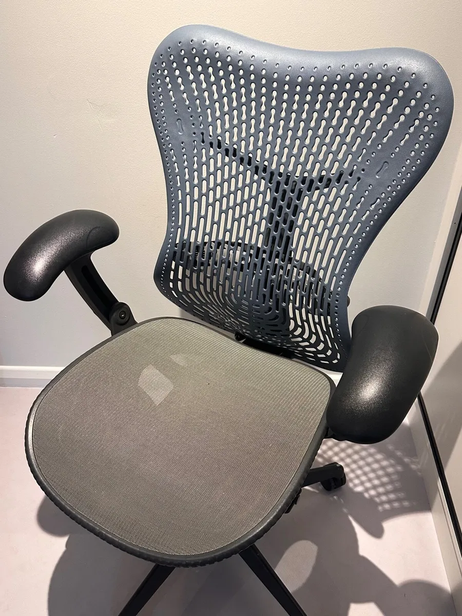 Herman Miller Mirra office chair - Image 3