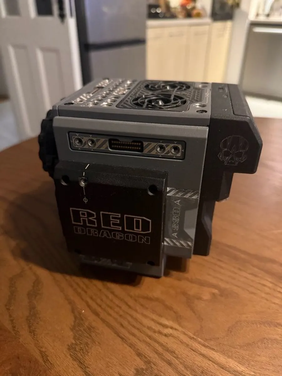 Red Scarlet W - Image 3