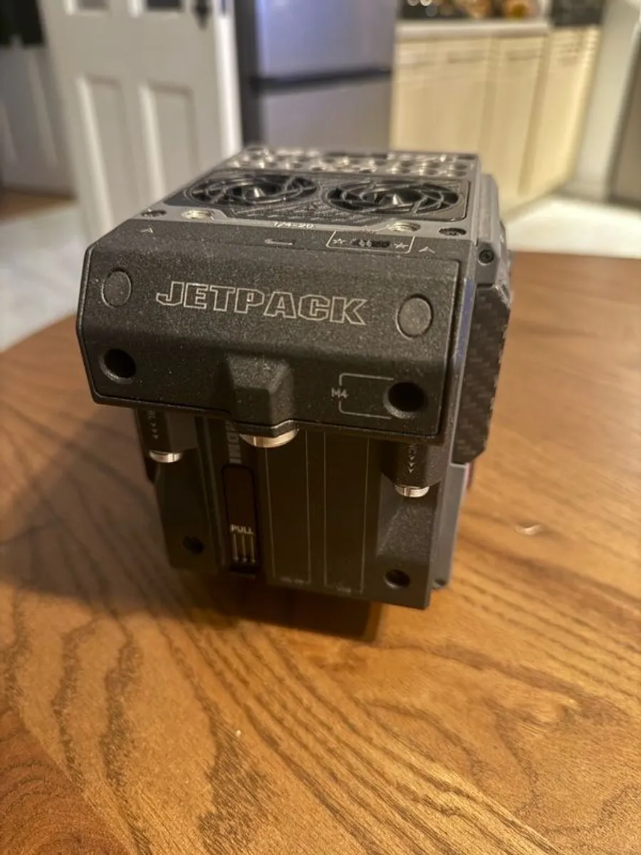 Red Scarlet W - Image 4