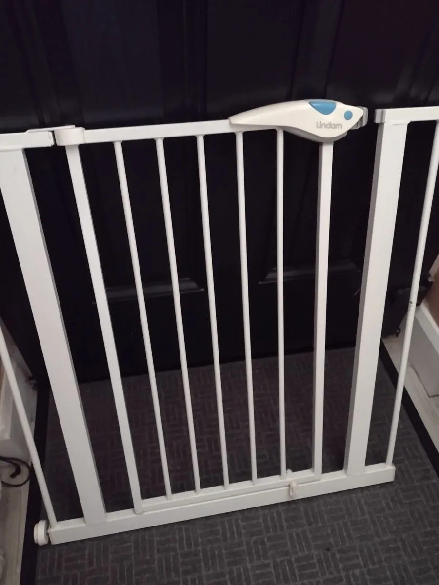 Heavy Lindam safety gate /stair gate - Image 1