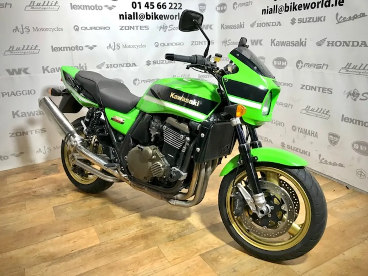 PRE-OWNED Kawasaki ZRX1200R 2007 - Image 2