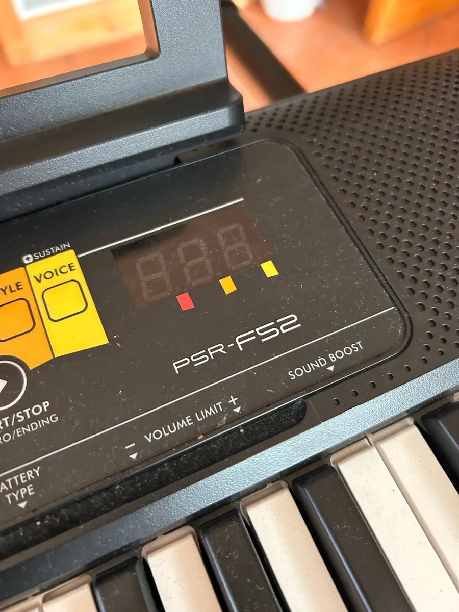 Yamaha keyboard - Image 2