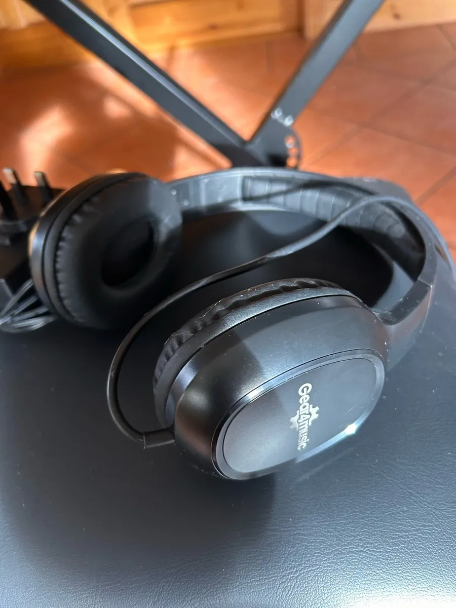 Yamaha keyboard - Image 4