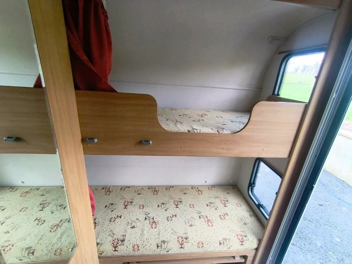 Avondale Dart 6 berth caravan with fixed bunk beds - Image 4
