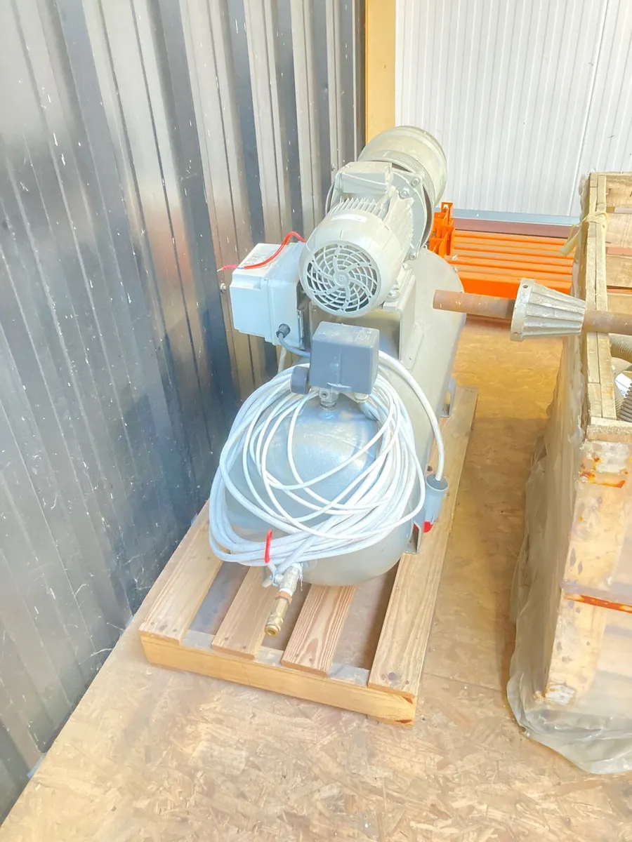 Air Compressor - Image 2