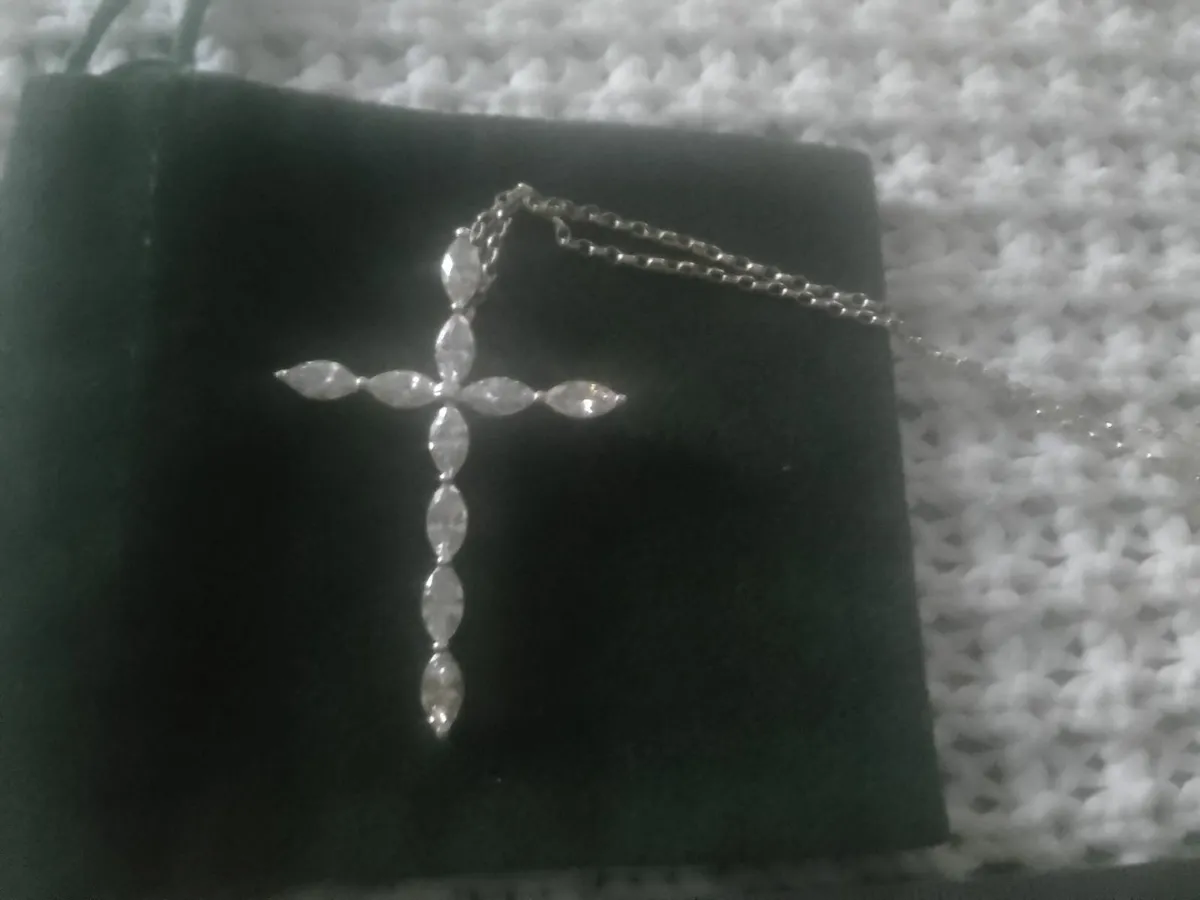 Sterling Silver lge topaz cross pendant 20" - Image 1