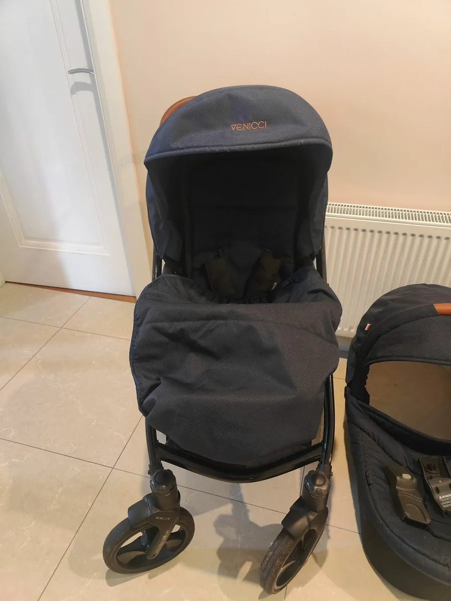 Venicci 3 in 1 Travel System - Image 2