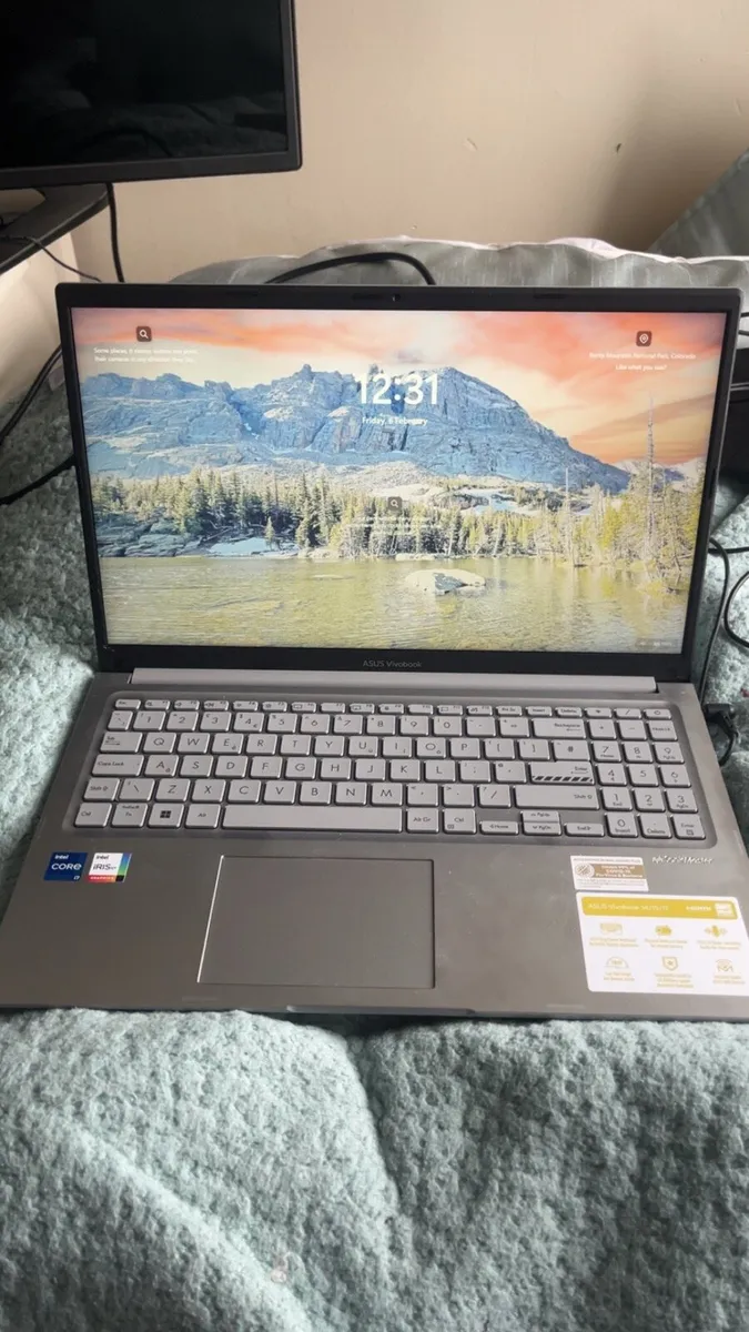 ASUS Vivobook i7 (13th gen intel) - Image 1