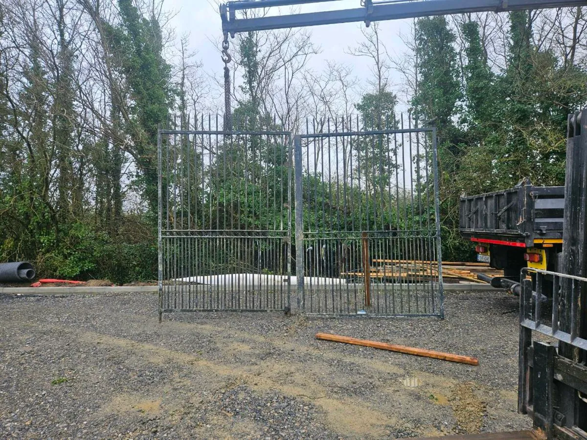 Entrance gate - Image 1