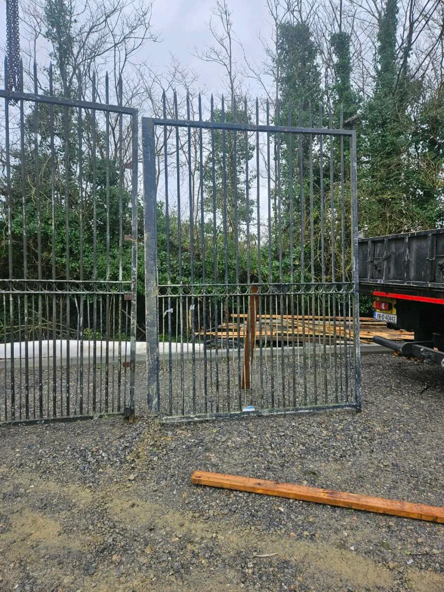 Entrance gate - Image 2